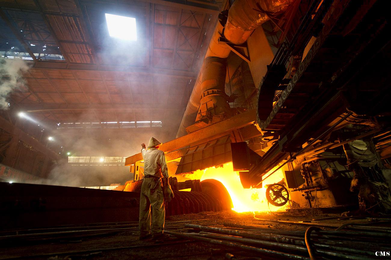 舞鋼公司舉行“激揚(yáng)青春 建功舞鋼”五四頒獎(jiǎng)晚會(huì)